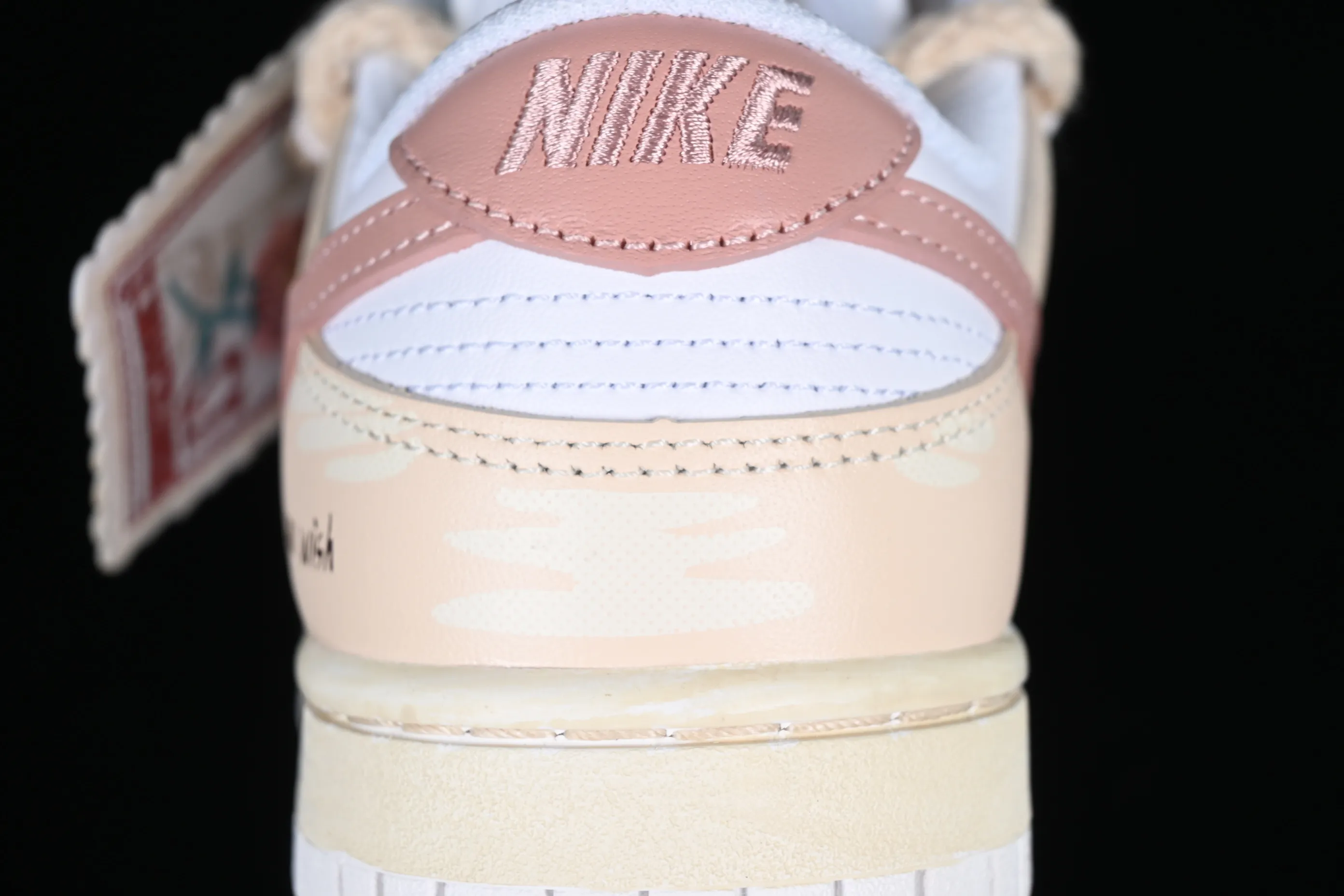All Categories Nk SB Dunk Series Nk SB Dunk Low Low-top sneakers Nk Dunk Low Retro vibe style Rose cloth patch Brown and white distressed oxidation SB strap casual sneakers DH9765-100